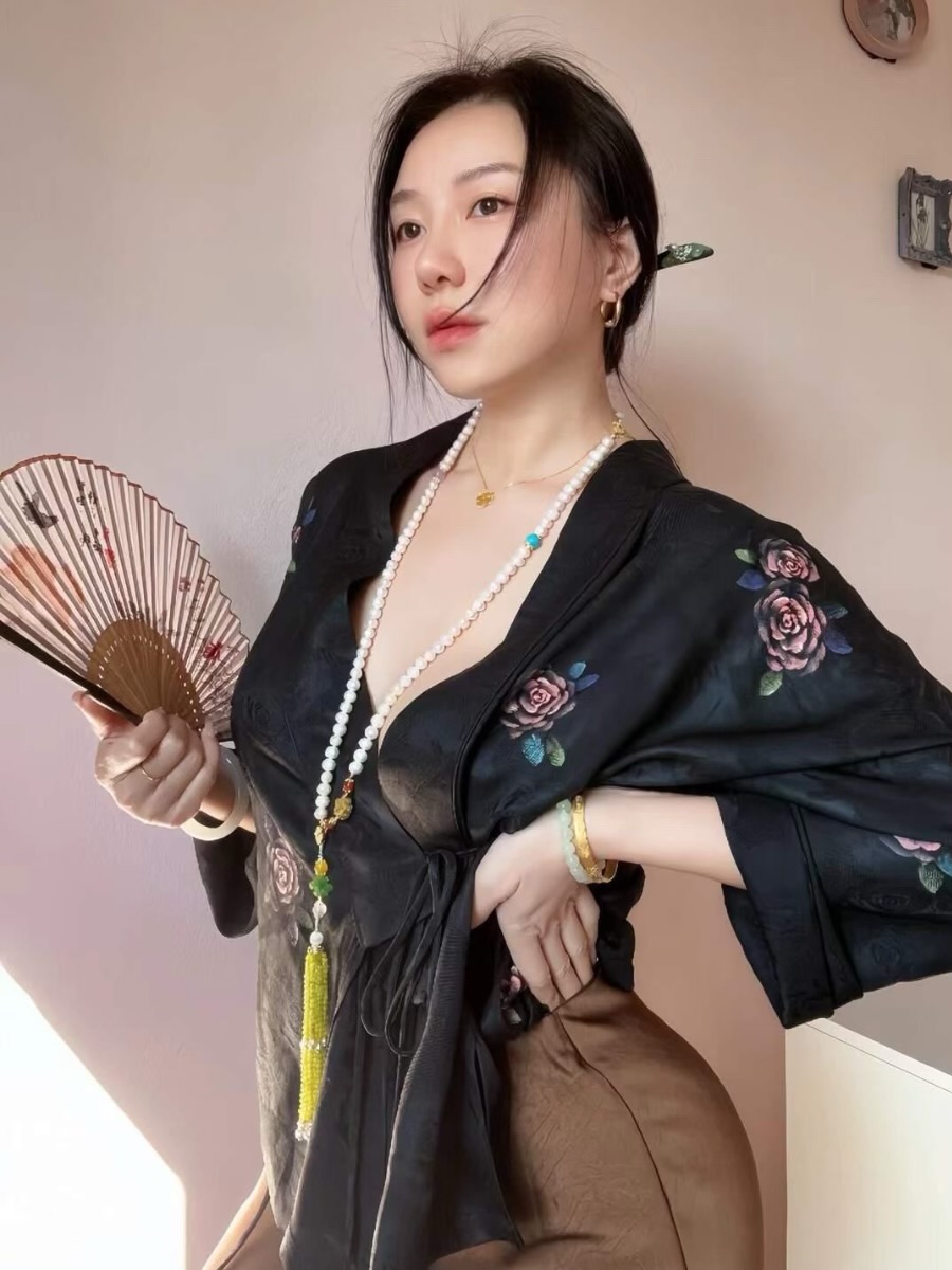 抖音网红鹿瑶是谁 | 她的走红故事与成长历程全解析-御萝部落