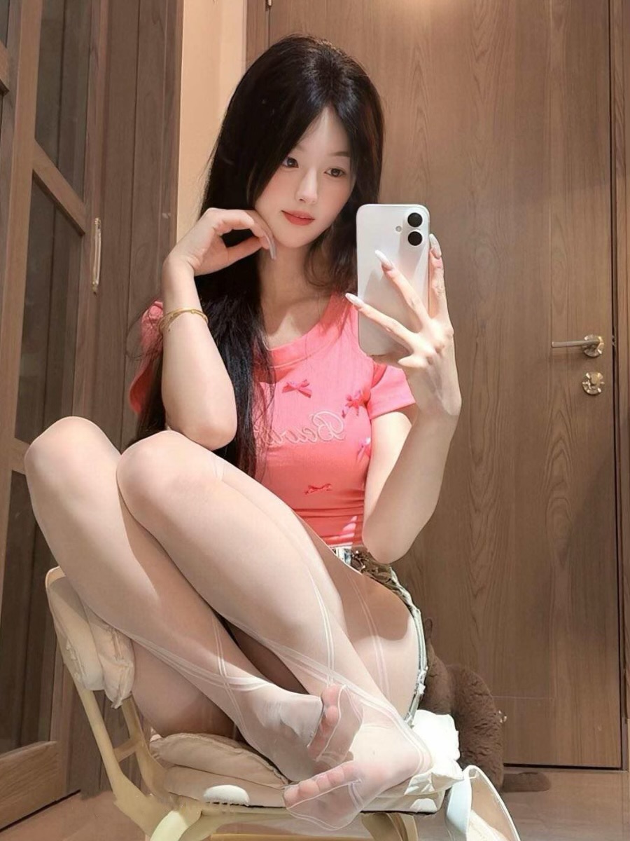 小甜酒子，短视频舞蹈博主，青春气息博主，颜值身材反差博主，幽默诱人短视频风格，宝藏女博主-御萝部落