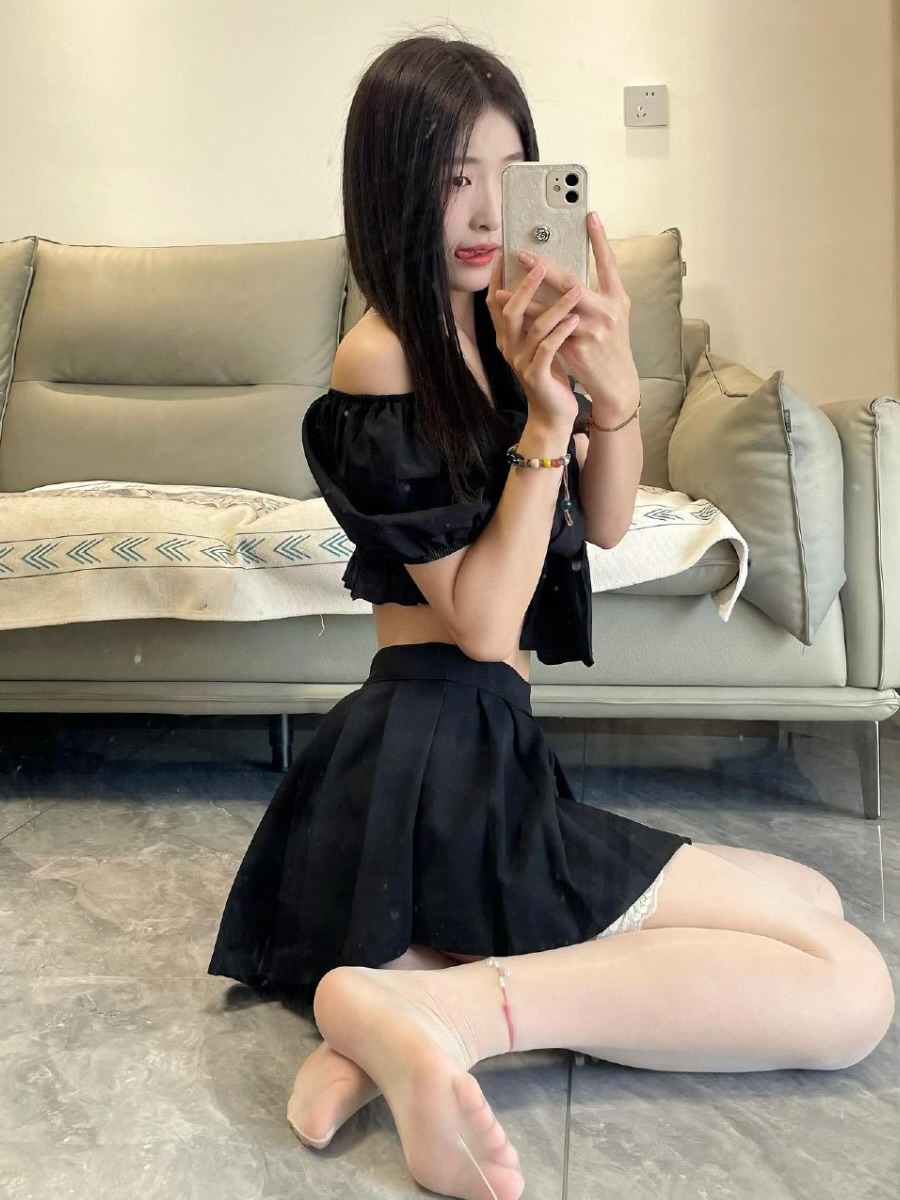 抖音博主粉红小香猪：颜值身材双在线的视觉魅力达人-御萝部落