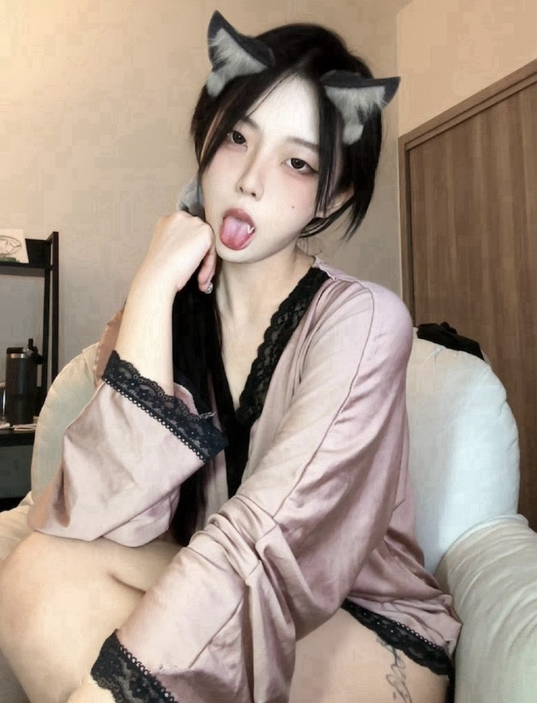 【更新】抖音烧肉小野猫（多肉小野猫）微密圈合集【395P 355V】-御萝部落