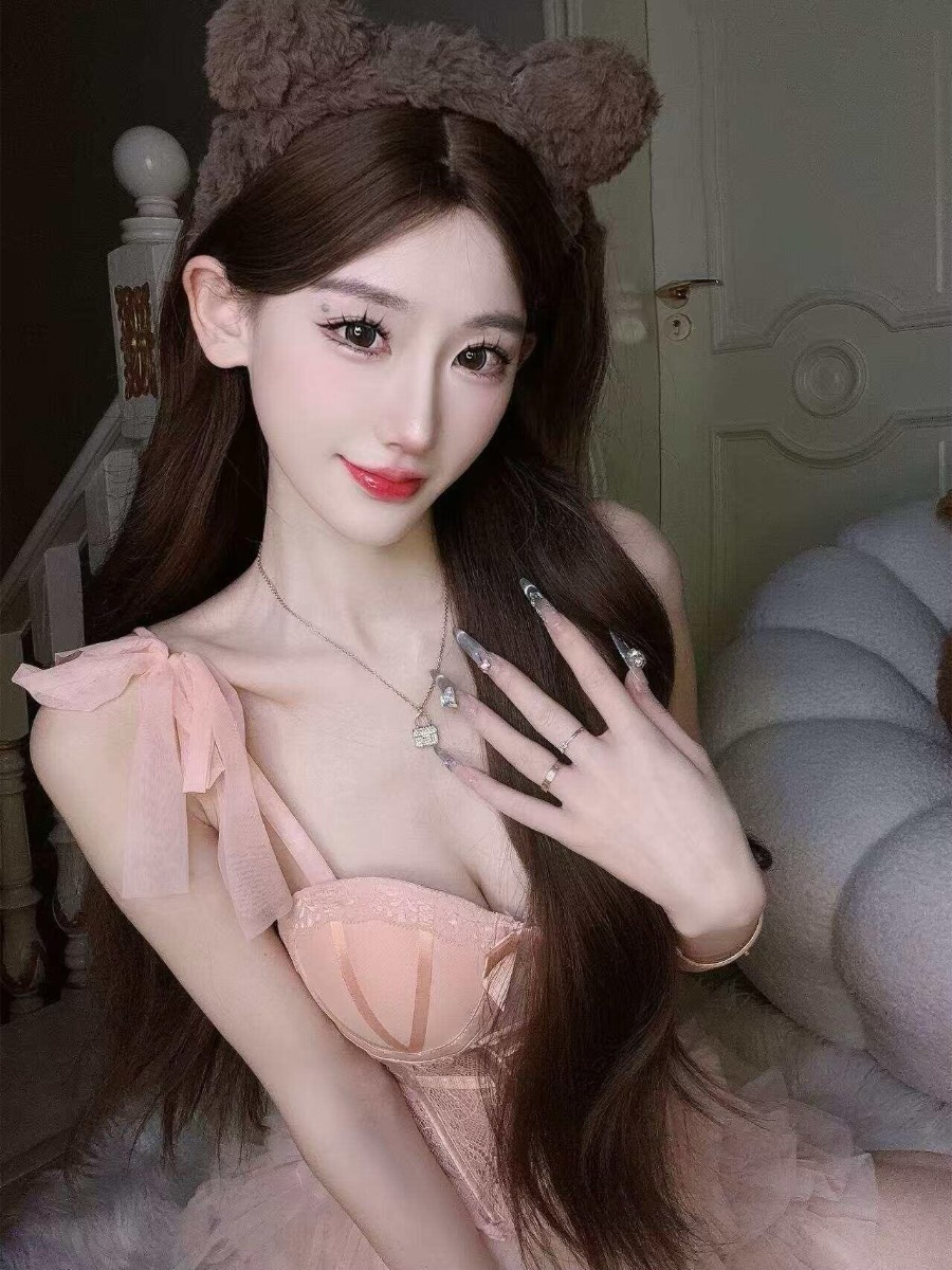 美吸：丰韵曼妙的风格博主，抹胸裙造型诠释中西融合之美-御萝部落