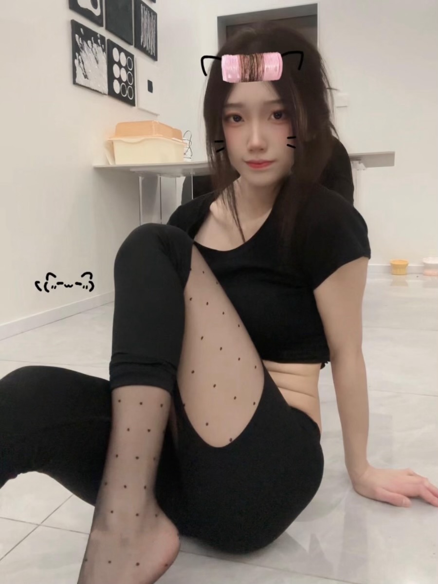 一笑呢 抖音岛遇御姐博主 氛围感写真惊艳出圈-御萝部落