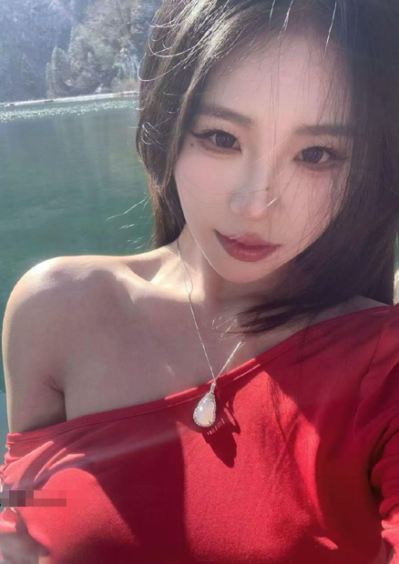 岛屿--草莓-御萝部落