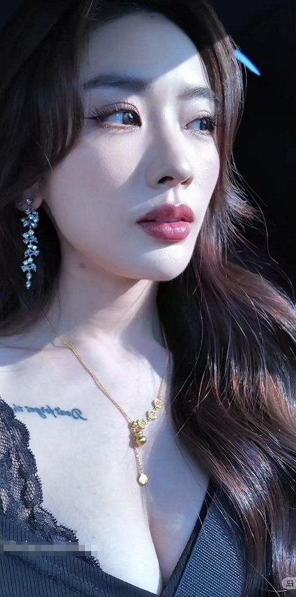 抖音-灿琳然-御萝部落