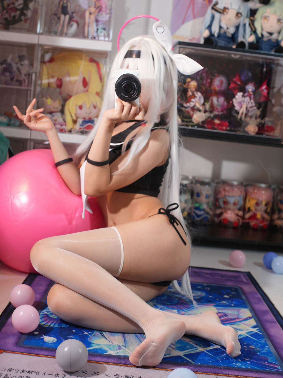 白栎Shirly - 蔚蓝档案 普拉娜泳装：白发黑白泳装美腿 113P-御萝部落