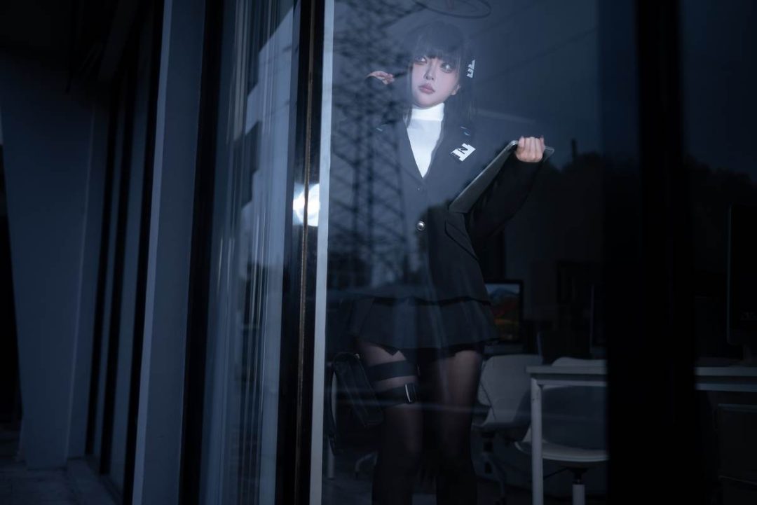 矢量鱼 – cos 调月莉音：真人写实性感兔女郎 黑发巨乳黑丝开档 极致诱惑无修正 36P-御萝部落