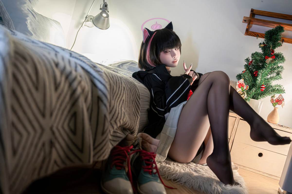 纸悦Etsu_ko - 蔚蓝档案 杏山和纱：黑丝猫耳水手服 美腿床拍还原 55P-御萝部落