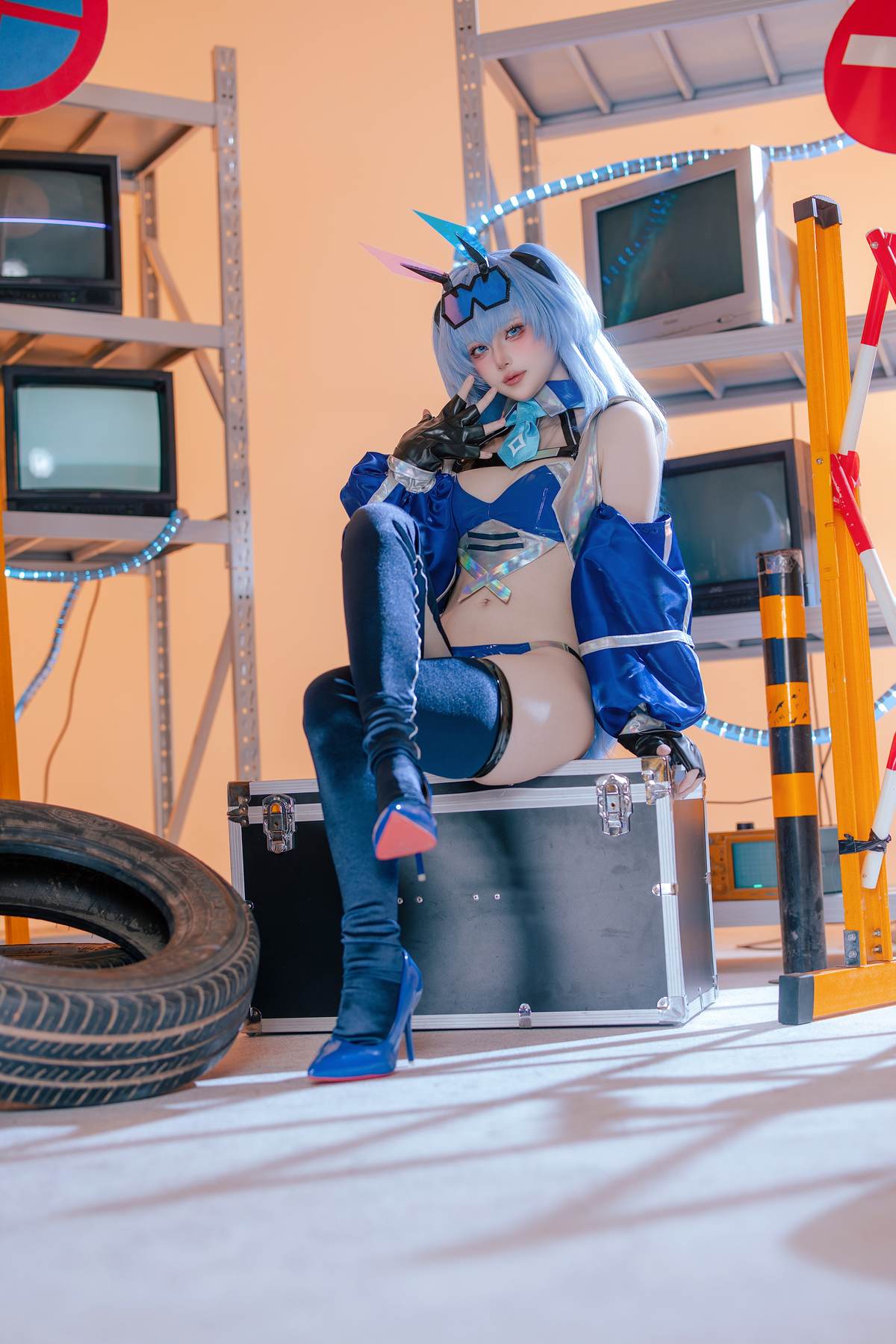 屿鱼 - 碧蓝航线 花园赛车服：蓝色赛车服机车布景美腿 82P-御萝部落