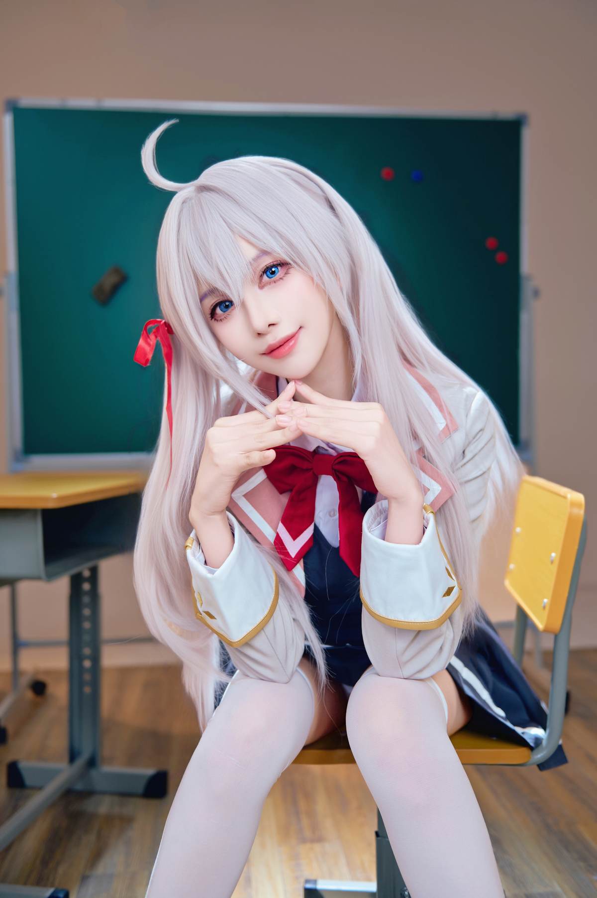 Shika小鹿鹿 - 艾莉同学：白发校园制服白丝教室写真 38P-御萝部落
