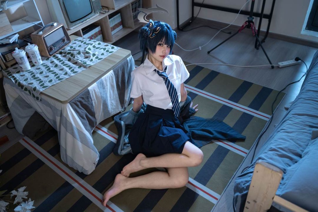 清水凪 – 龙华妃咲JK：角色JK制服造型还原 校园风格与人物气质呈现 简洁构图下的日常感与角色氛围展示 52P-御萝部落